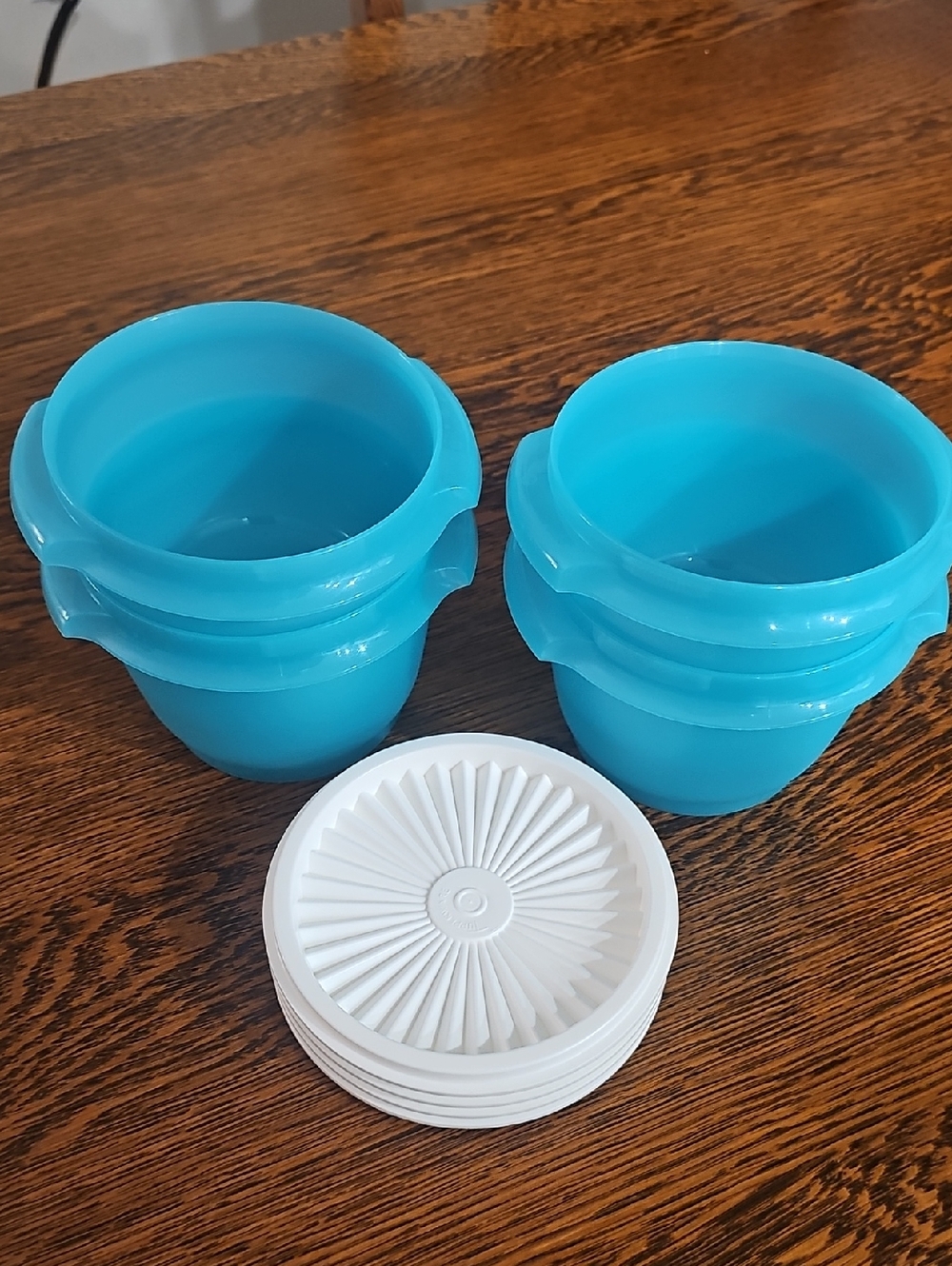 Set of 4 Aqua Blue Tupperware Bowls with White Lids